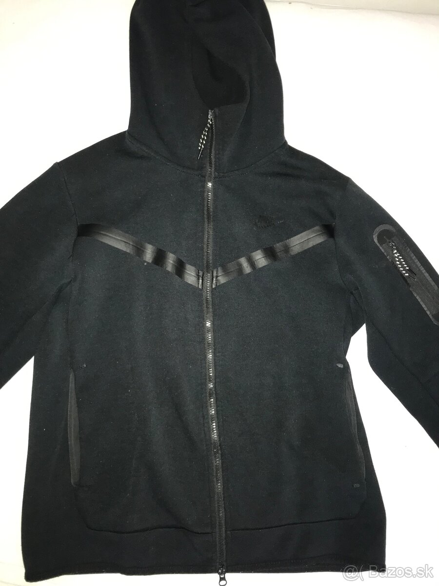 Nike tech fleece čierna