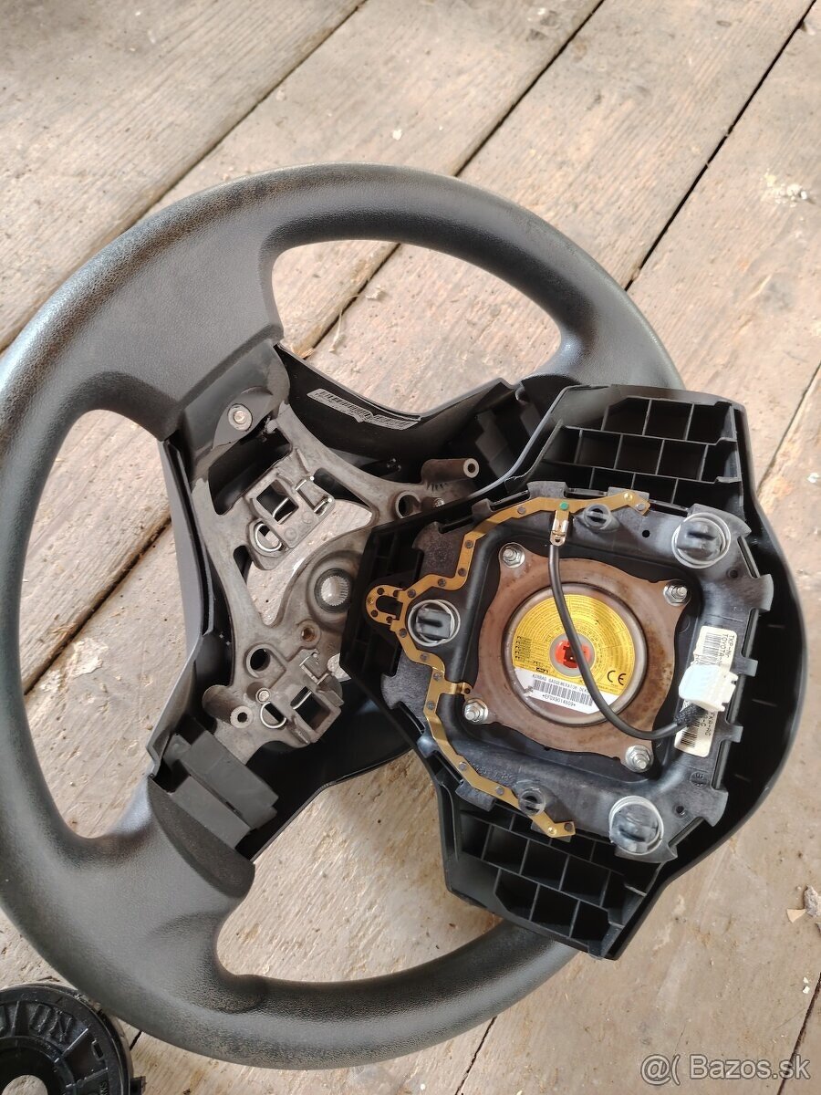 Volant s AIR-bagom Yaris 2008