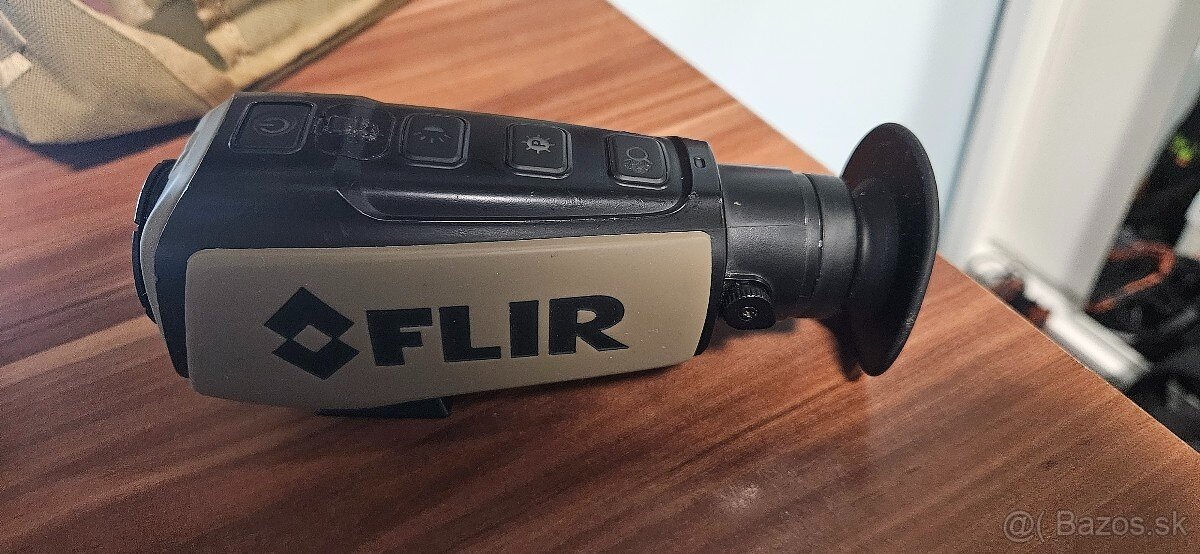Termovízia Flir Scout III 320