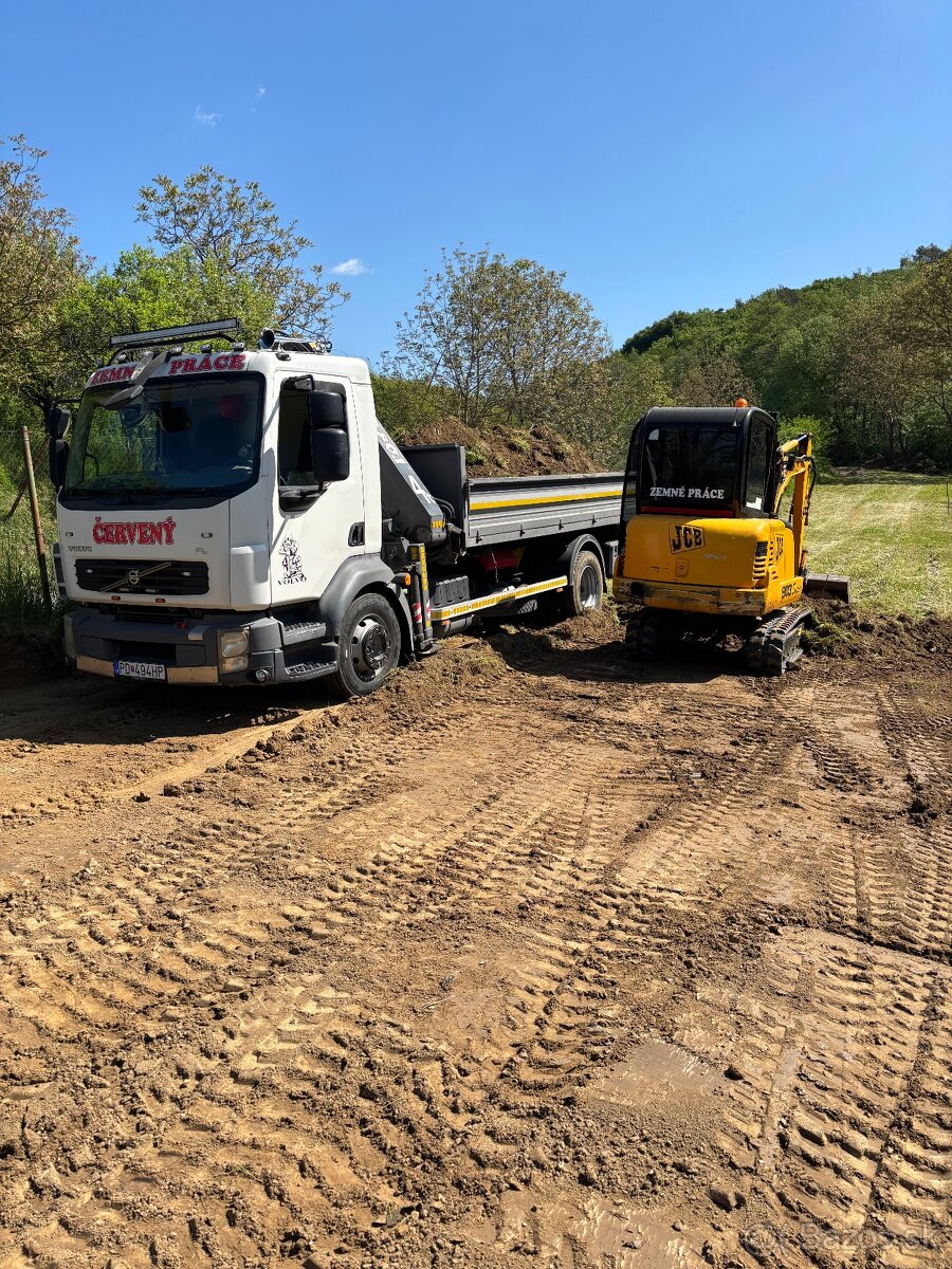 Trojstranny sklapač s hydralickou rukou VOLVO FL 240