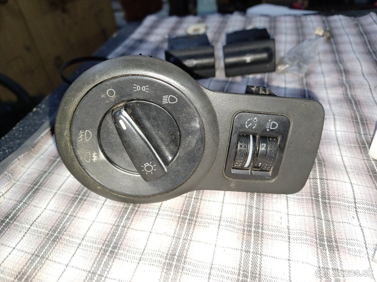 Spinač svetiel VW Seat Škoda