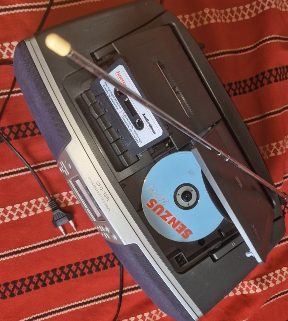 Sony STEREO prenosné rádio Boombox sieť 230v aj Baterky