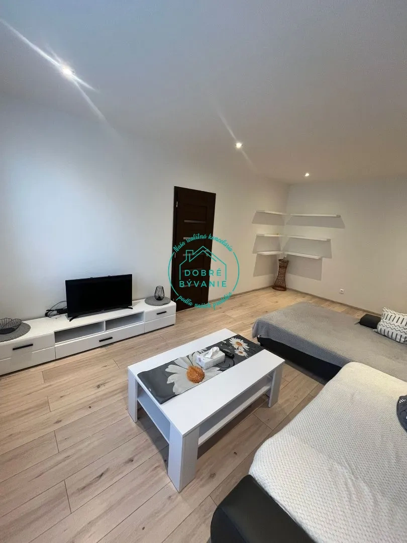 Krásny 2 izbový byt s balkónom v Nových Zámkoch.