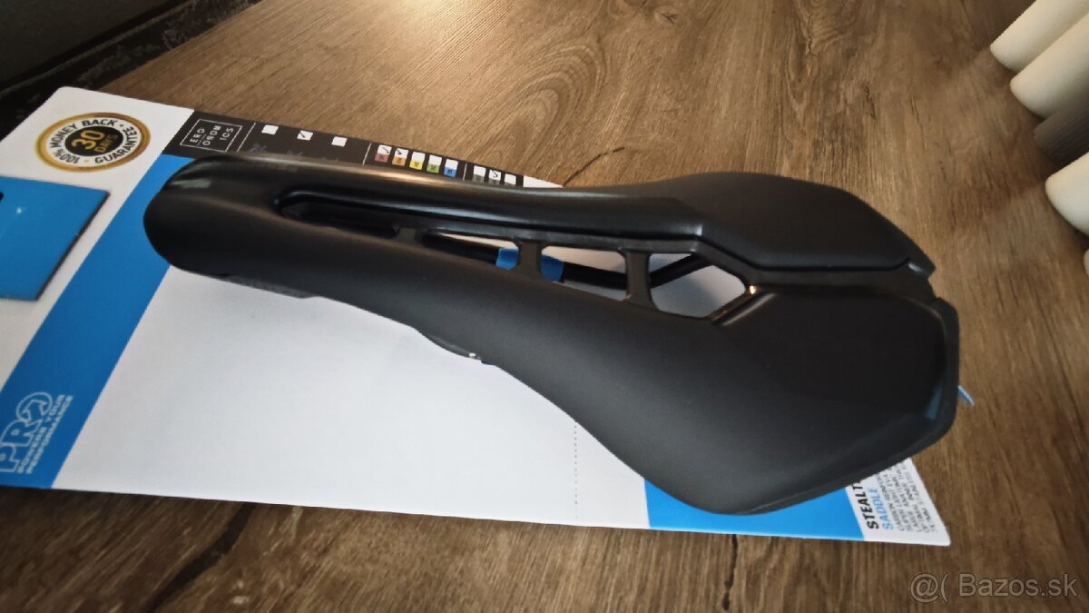 Sedalo PRO STEALTH CURVED PERFORMANCE sedlo, 142 mm
