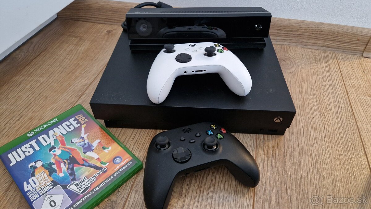 Xbox One X 1TB + Kinect + 2 ovládače