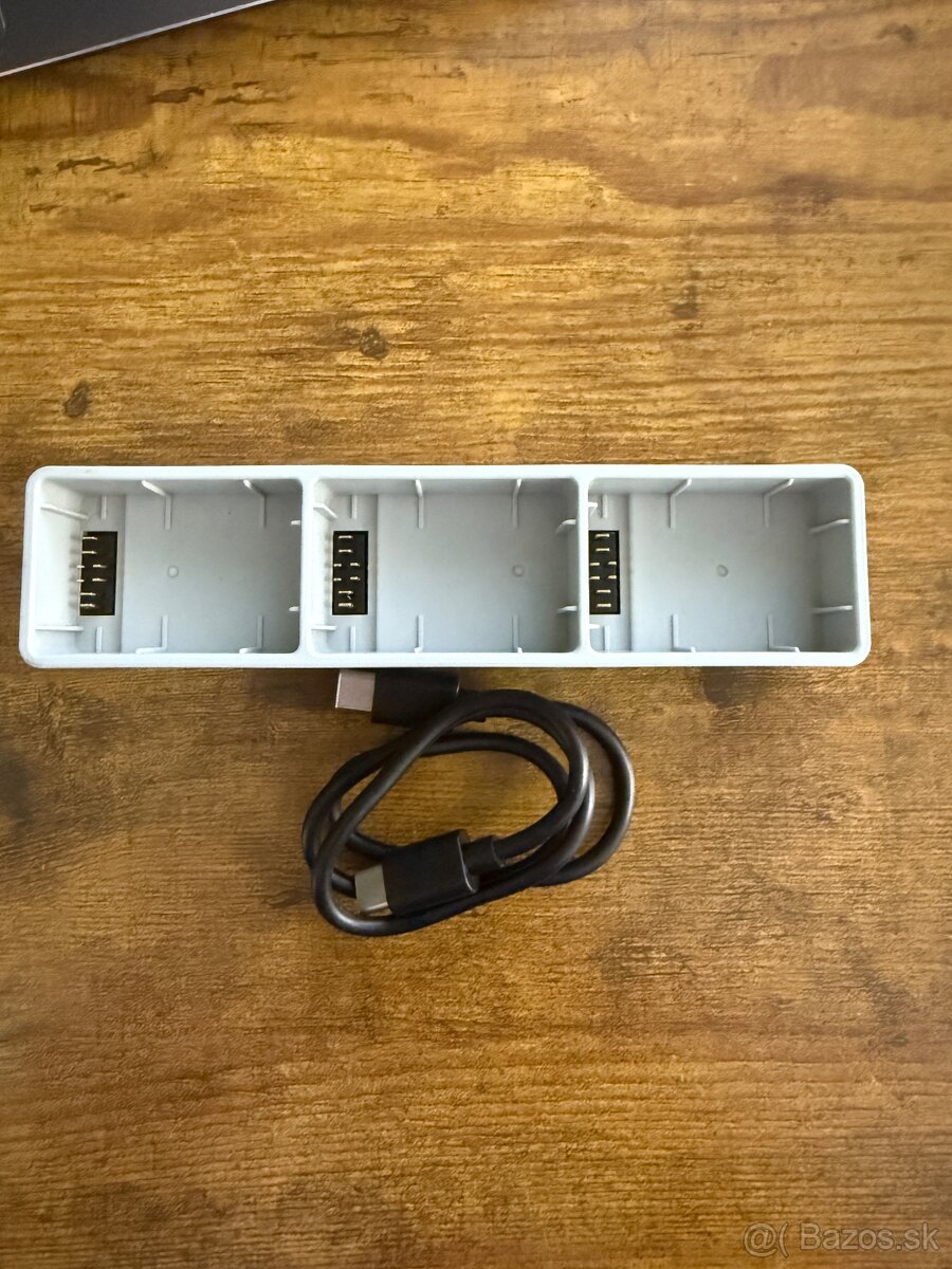 DJI avata 2 - nabíjaci hub