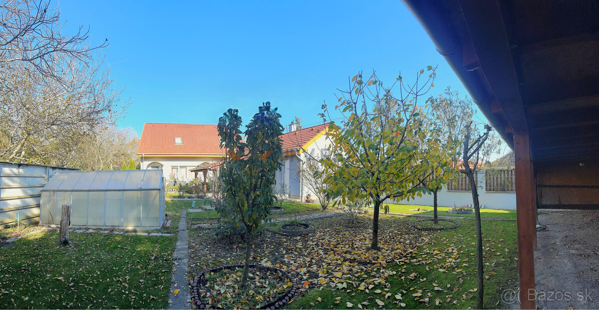 Na predaj poschodový rodinný dom s krásnou záhradkou