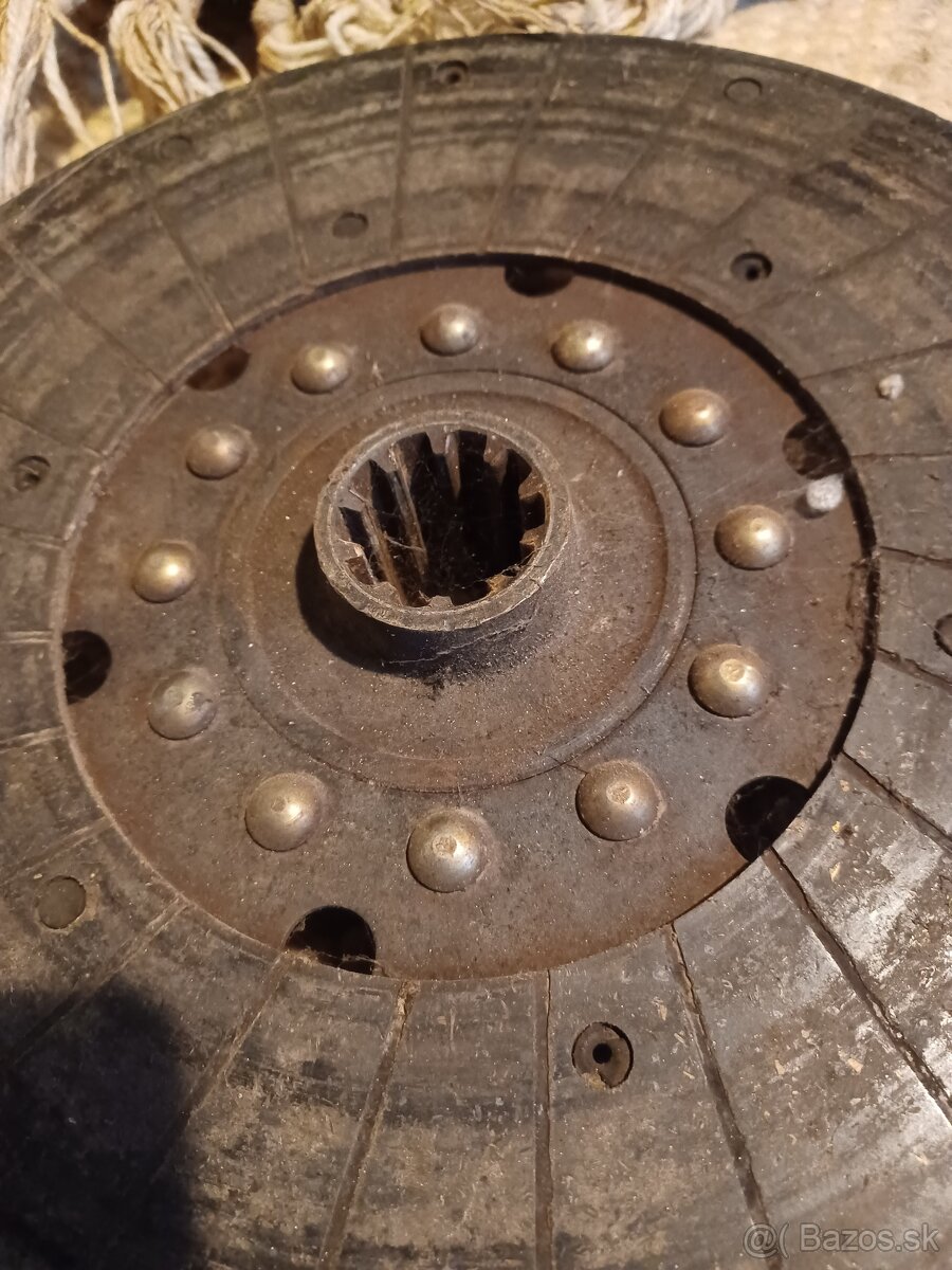 Bielorus Diely EO2621a starší guľatejši typ Bielorus d65