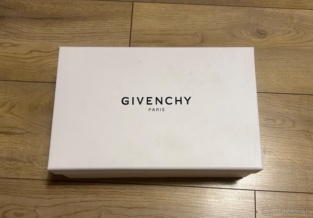 ZĽAVA Givenchy Paris