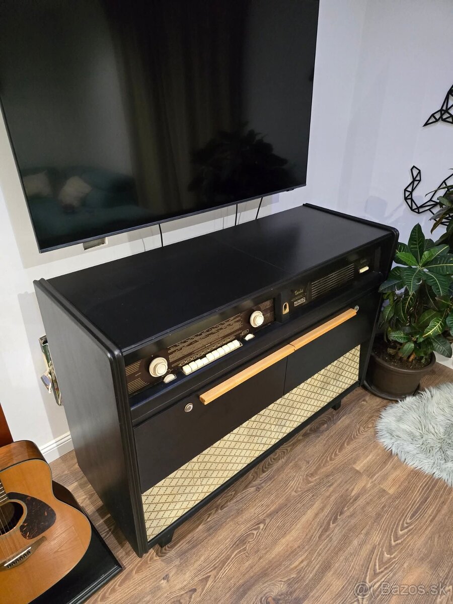 Tesla Rádio Viola ako dizajnový nábytok.