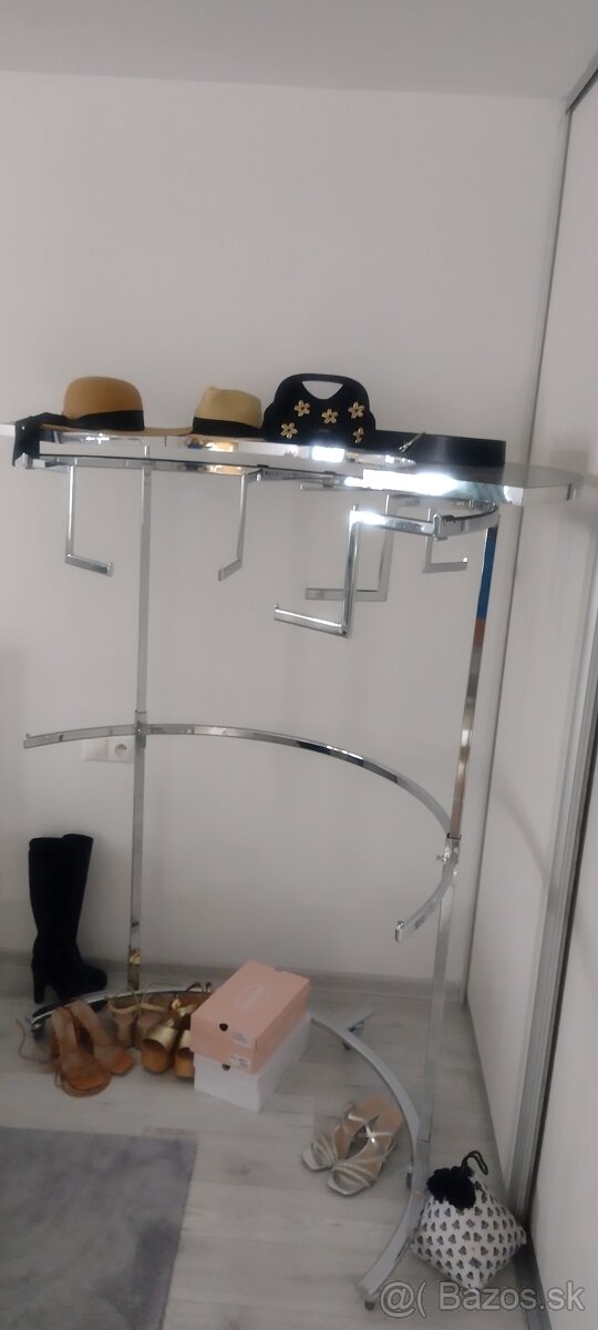 Štender na oblečenie