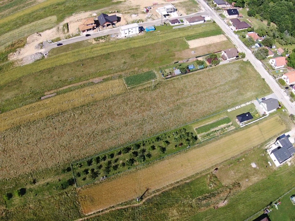 Predám pozemok 441m2 - Trenčianske Jastrabie