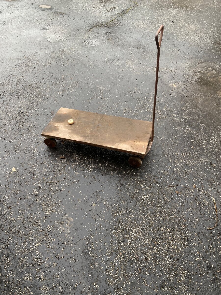 Prepravný manipulačný vozík