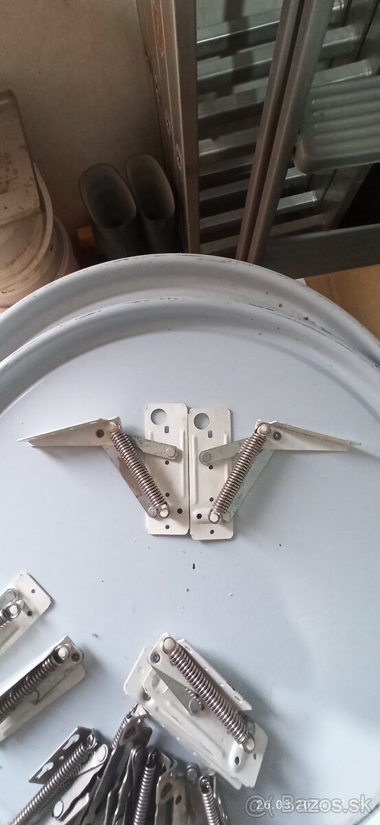 zdvihaci skladací drziak