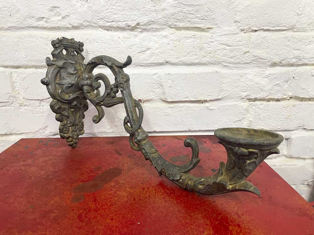 Starožitný svietnik