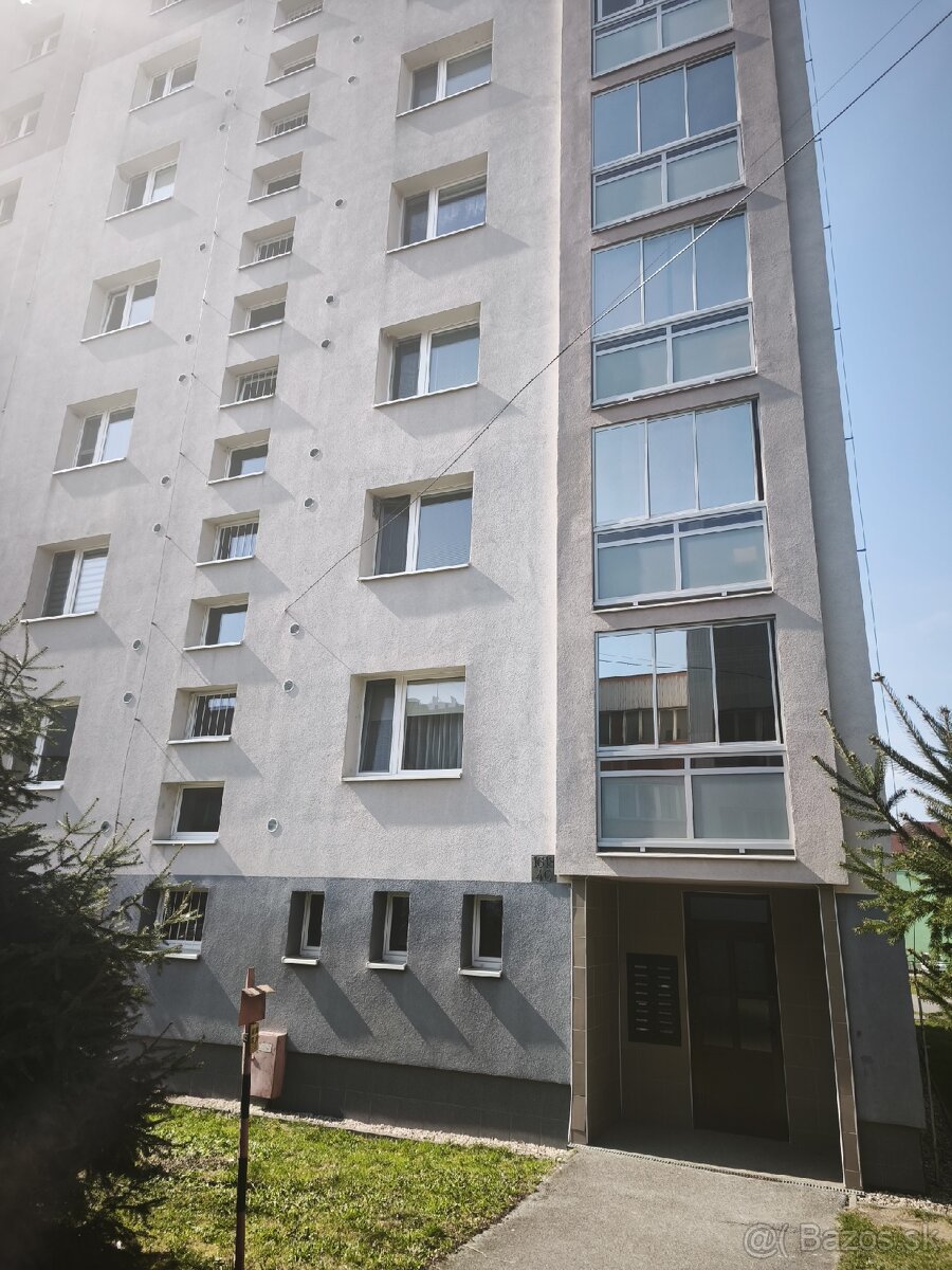 PREDÁM 4.izbový byt