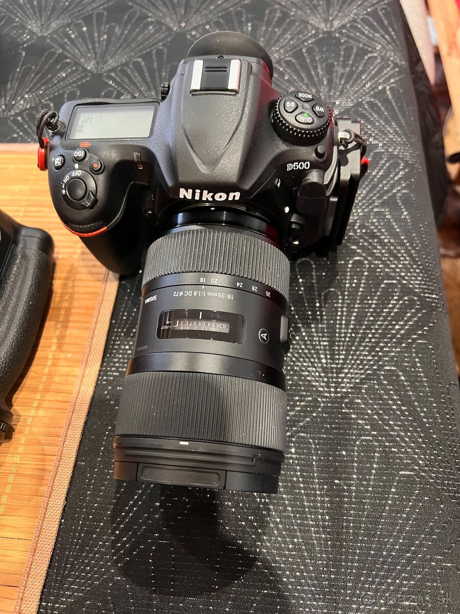 NIKON D500