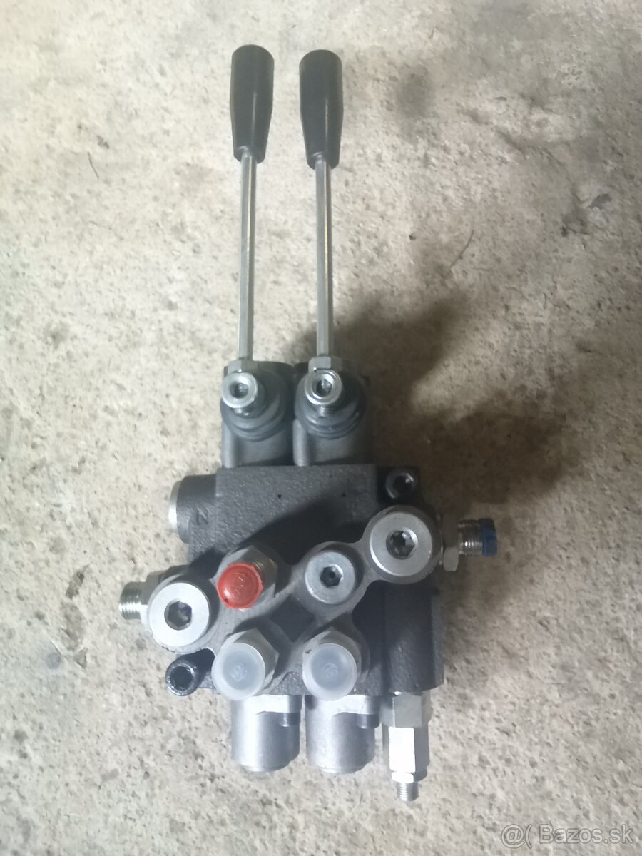 Hydraulicky rozvádzač, dvojsekčny, malotraktor, traktor