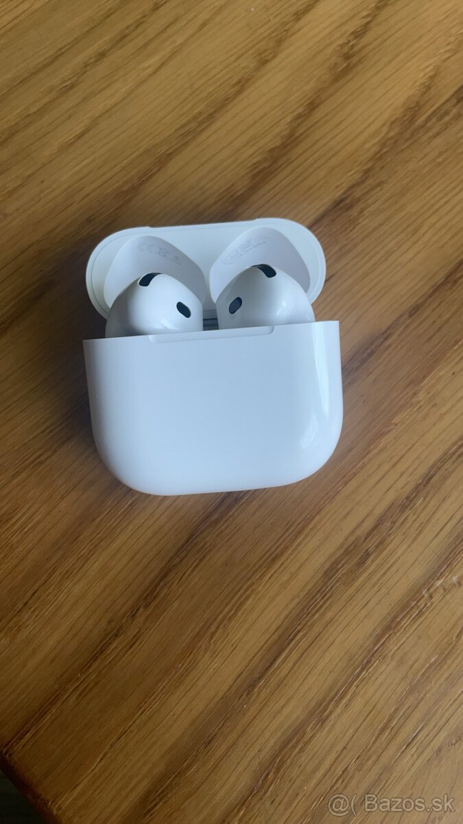 Fake Apple airpods 4