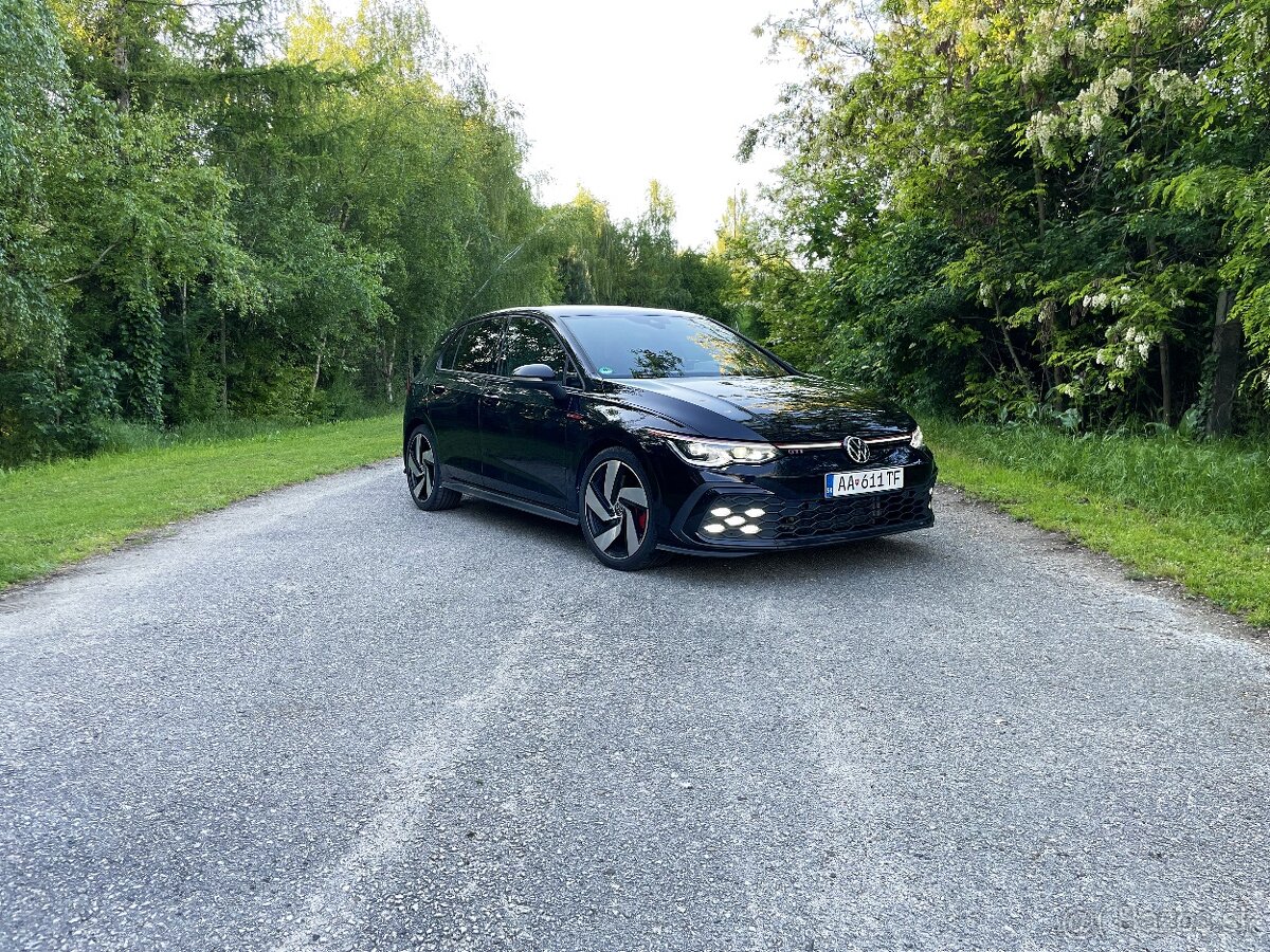VW Golf VIII GTI 2.0 TSI