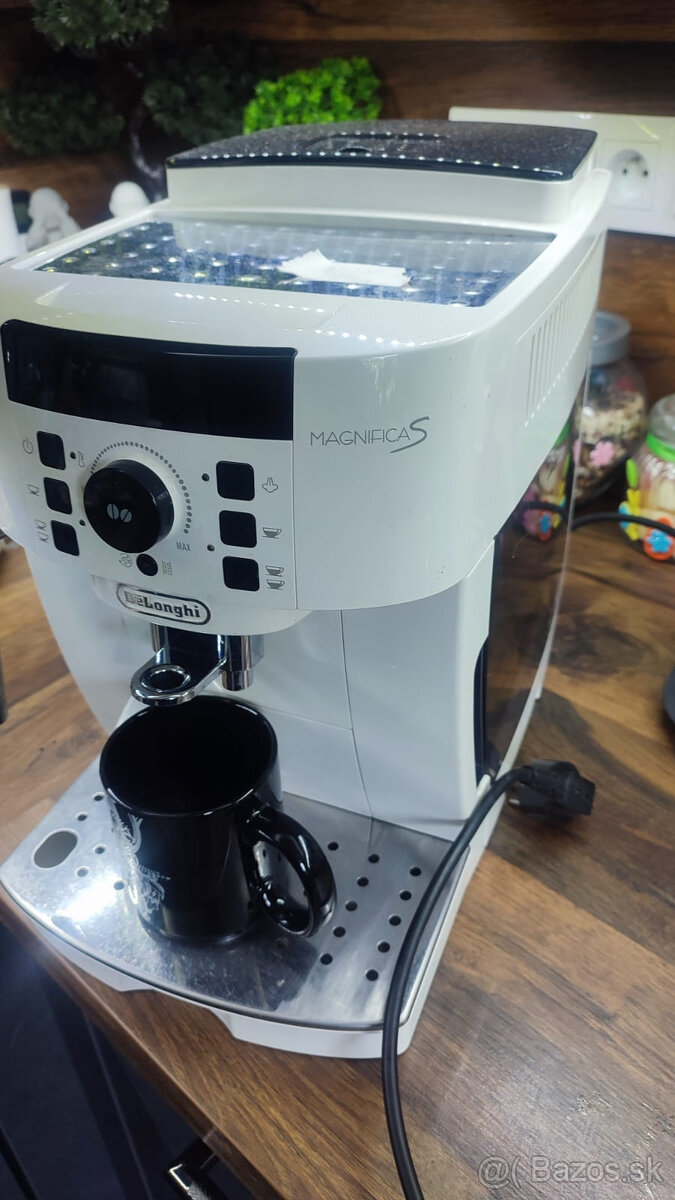 Delonghi Magnifica S White