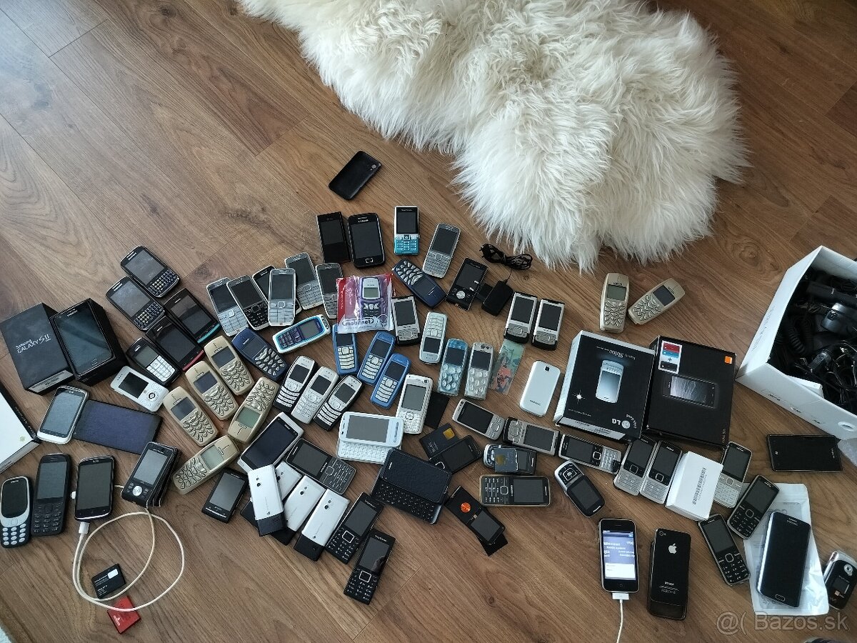 Predám zbierku mobilov