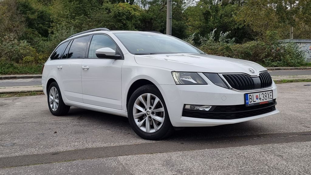 Predám Škoda Octavia Combi 1.5 TSI 110 kW (150k) DSG, zimné