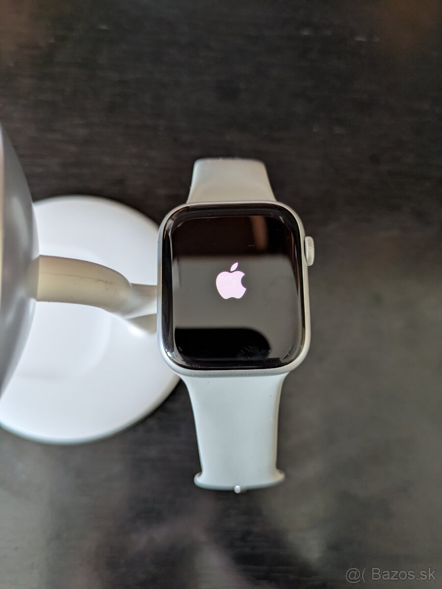 Apple Watch Series 8 – 45 mm Silver Aluminum