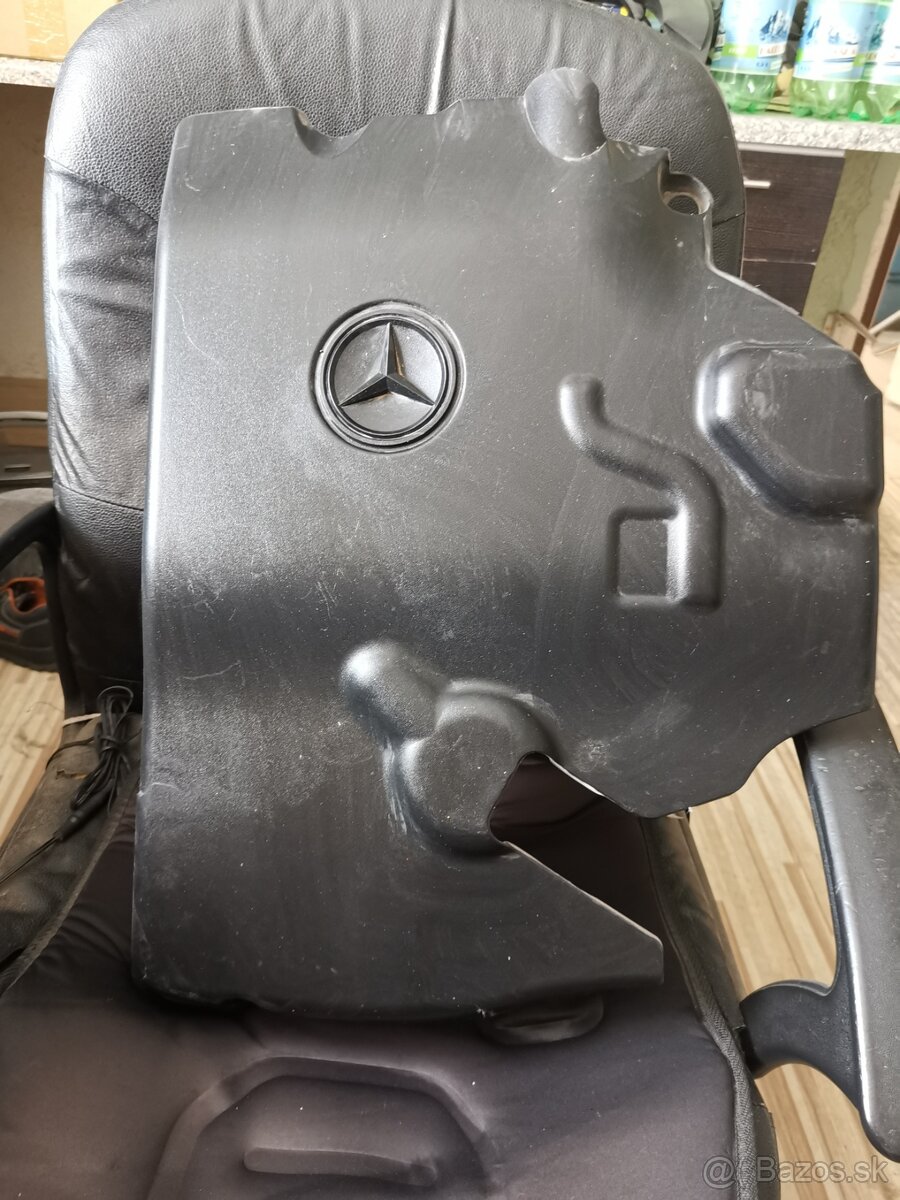 Mercedes kryt motora
