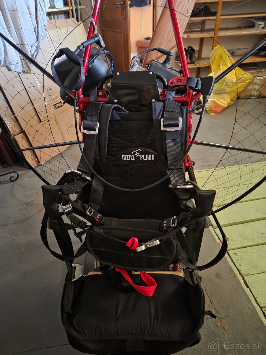 Motorový paragliding