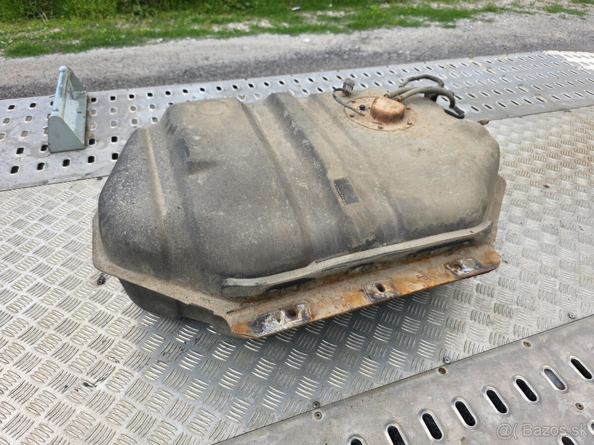 Palivová nádrž y61