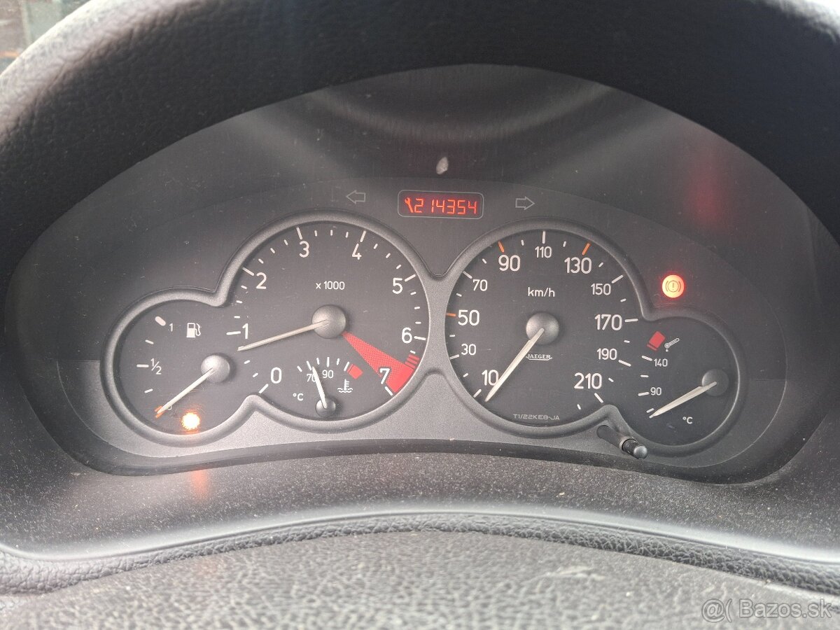 Peugeot 206 budíky.