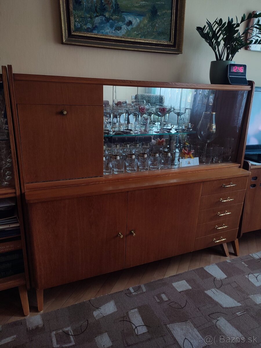 Retro obývacia stena