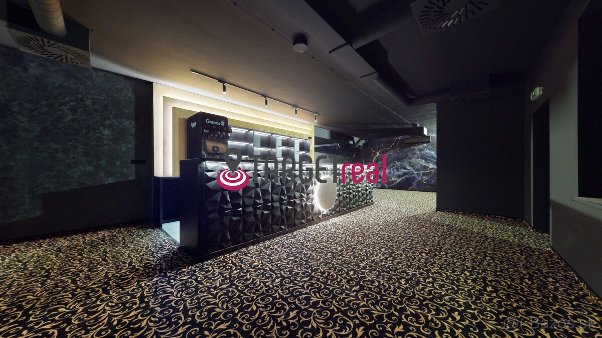 Na Predaj, obchodné priestory, 174m², Púchov, Námestie slobo