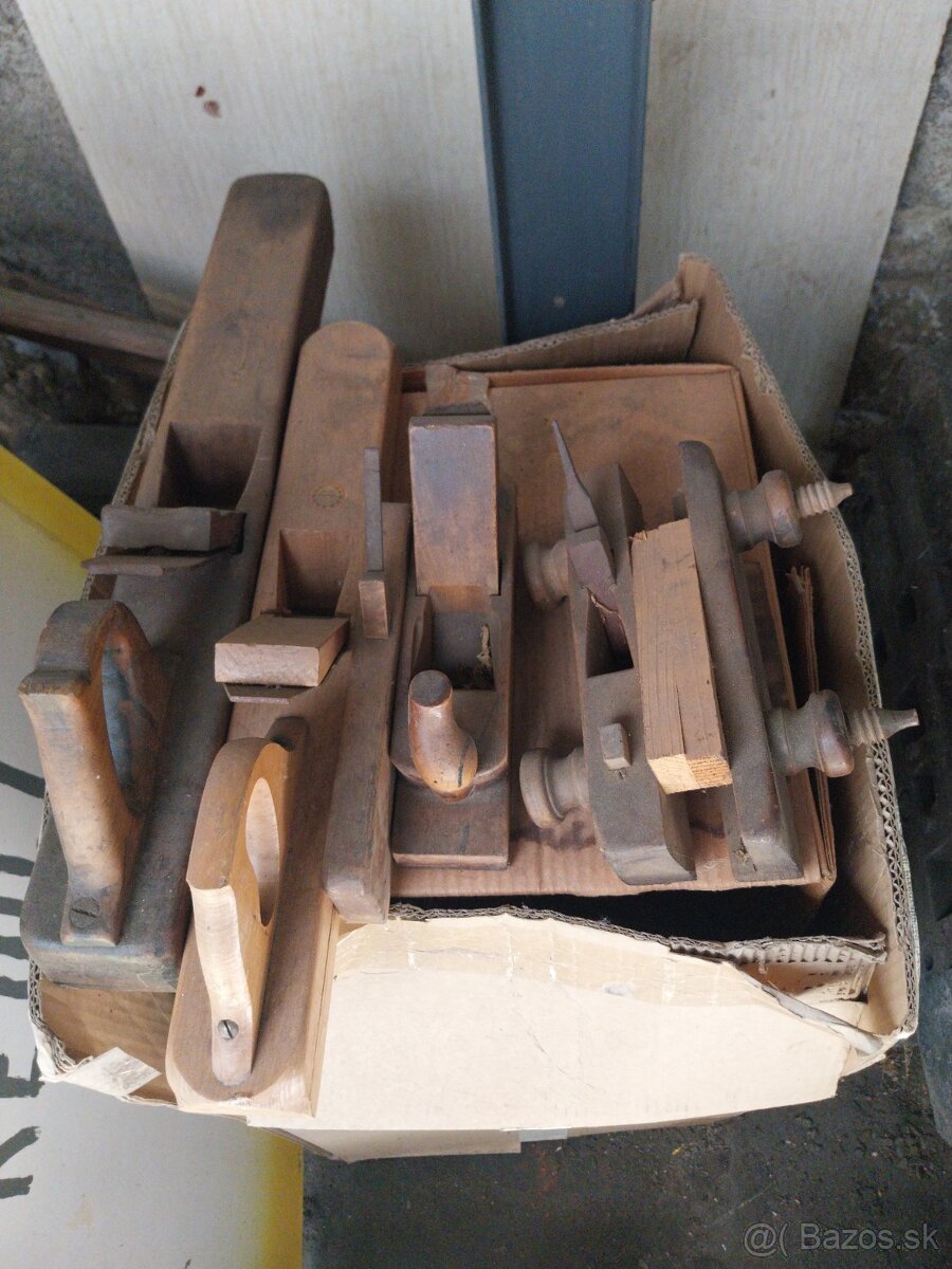 Hoblíky, školský stolársky stôl