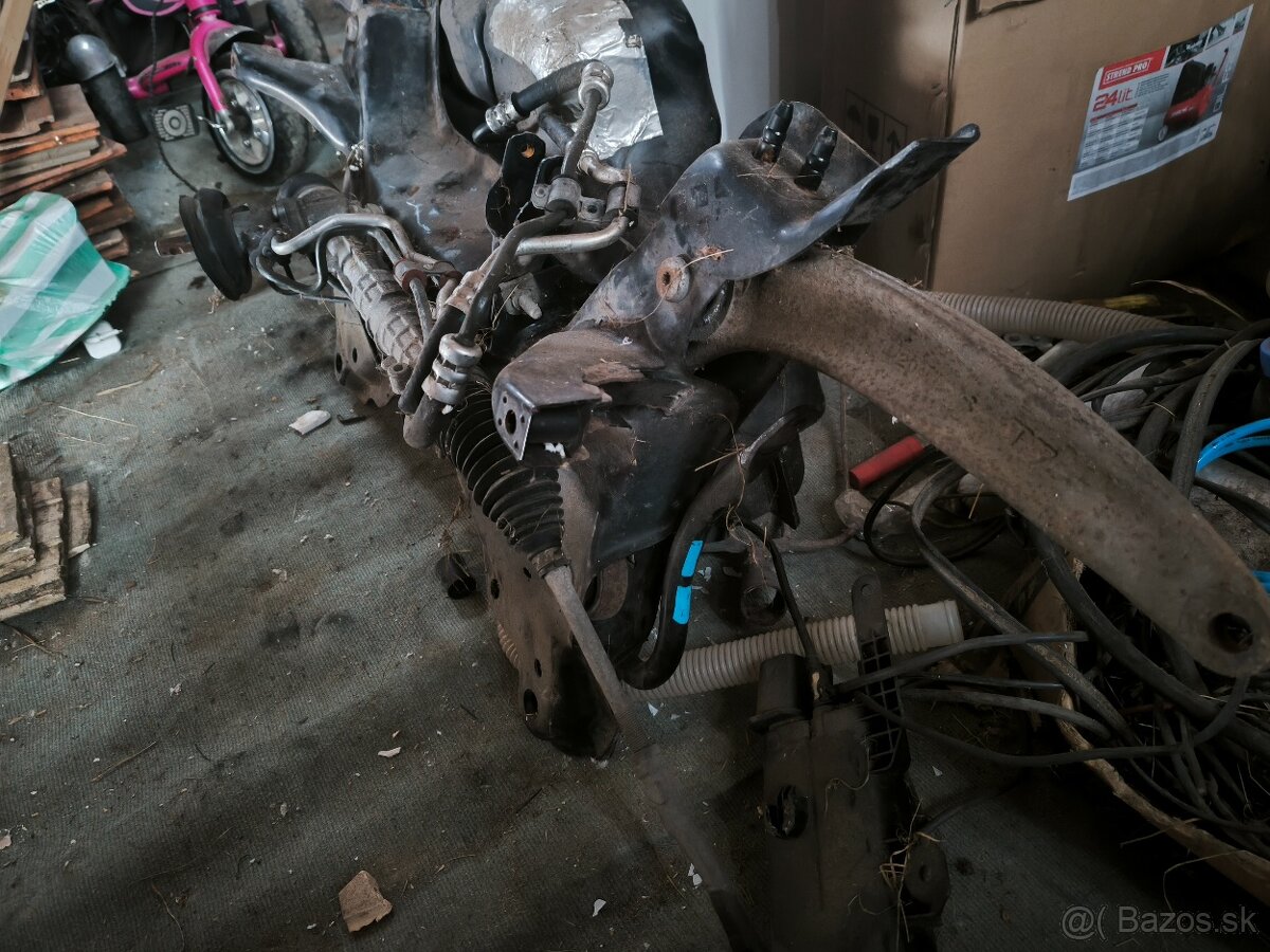 Predná napravnica Peugeot 308 t7