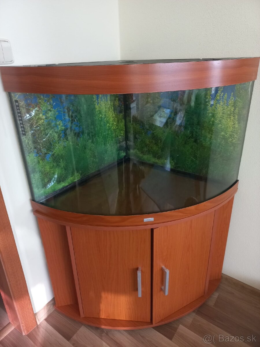 Darujem akvárium so skrinkou