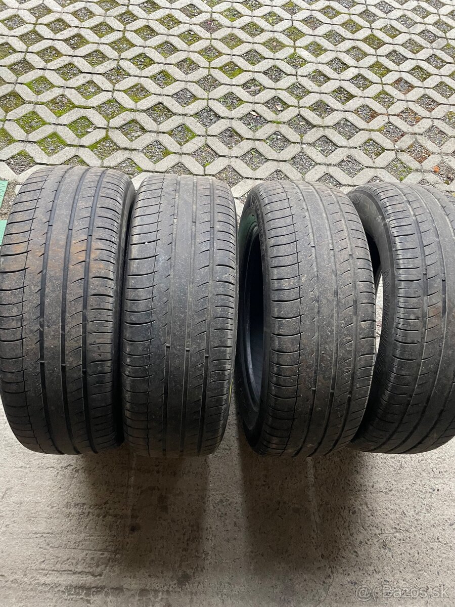 225/60 r18