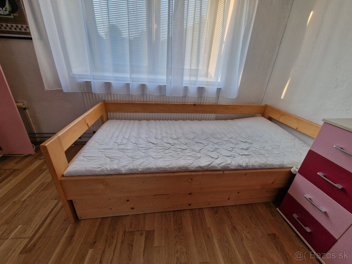Predam posteľ z masivu