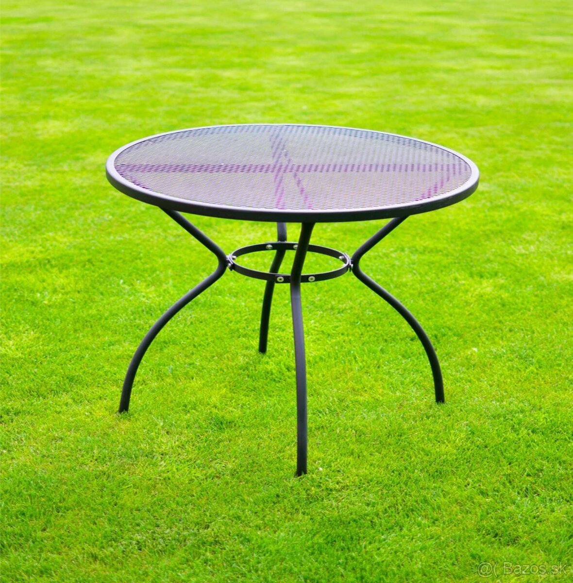 Záhradný stôl okrúhlý