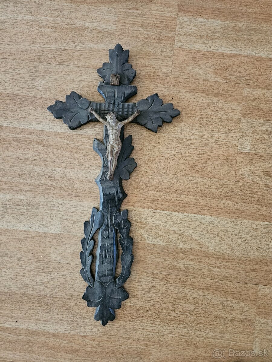Starožitný kríž drevo