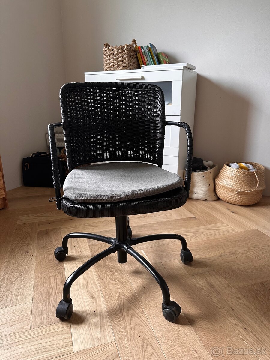 Pracovná stolička na kolieskach Ikea