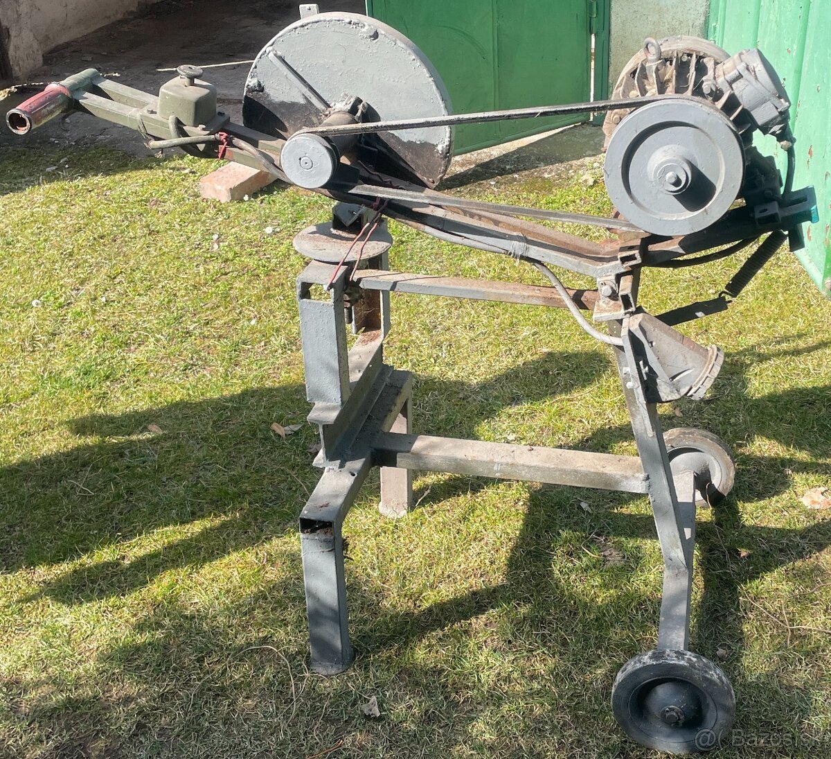Predám cirkulárku s elektromotorom 1,7 kW na kovy/drevo