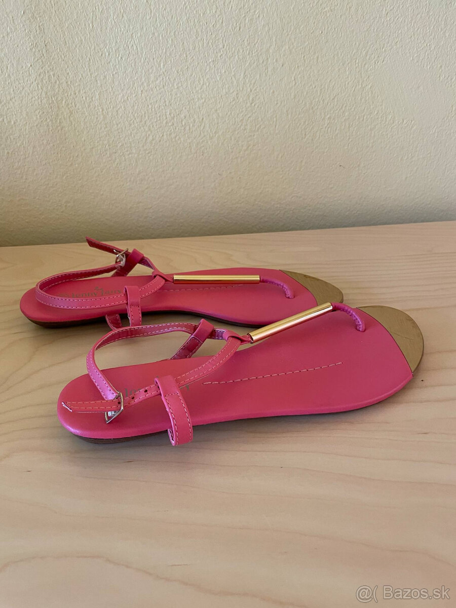 Dámske červenoružové sandale č.40