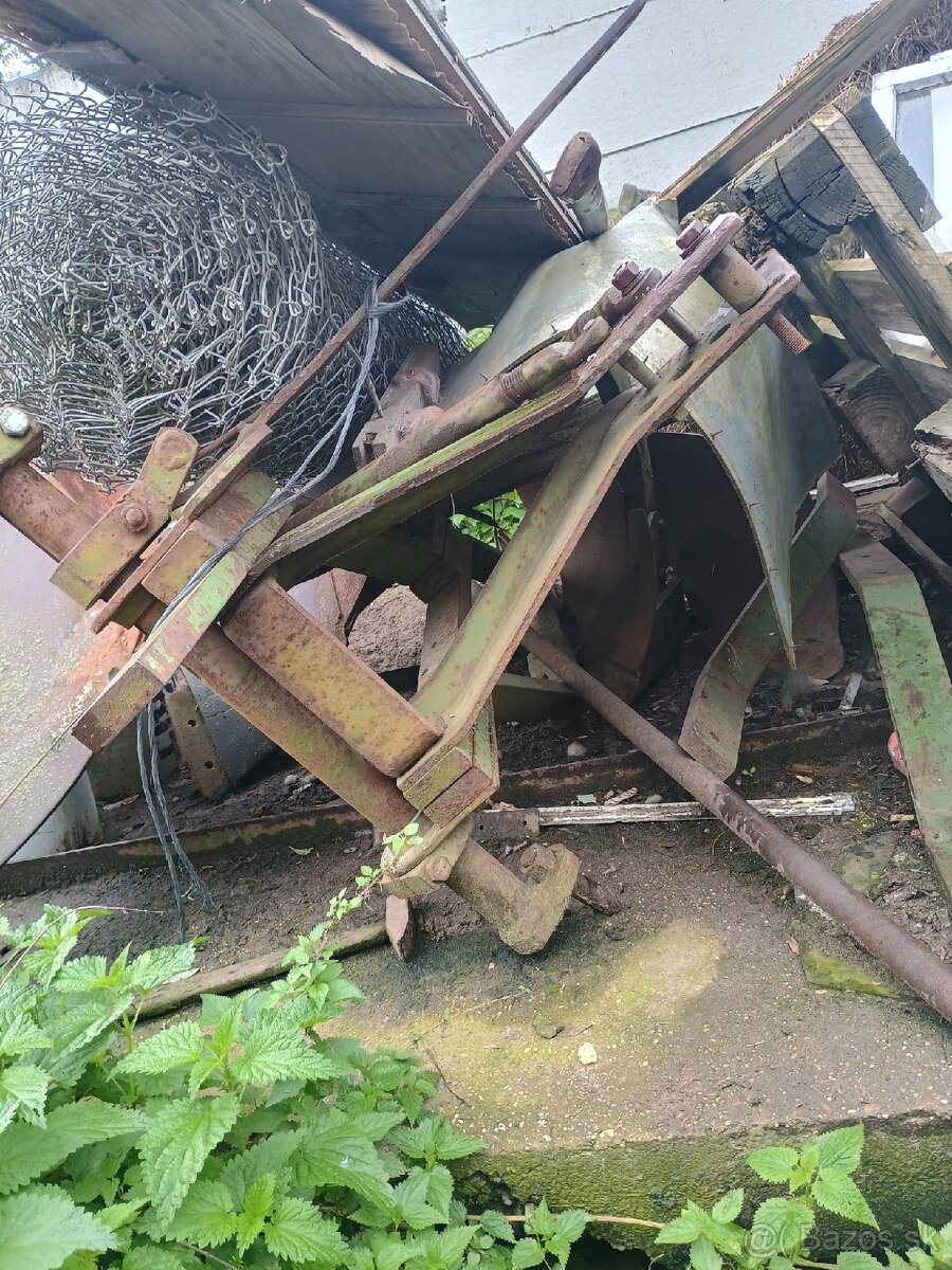PLUHY. NA TRAKTOR STVORAK