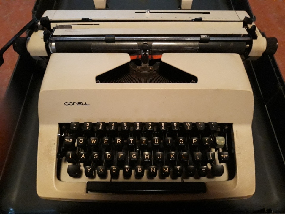 Písací stroj – RETRO – v kufri