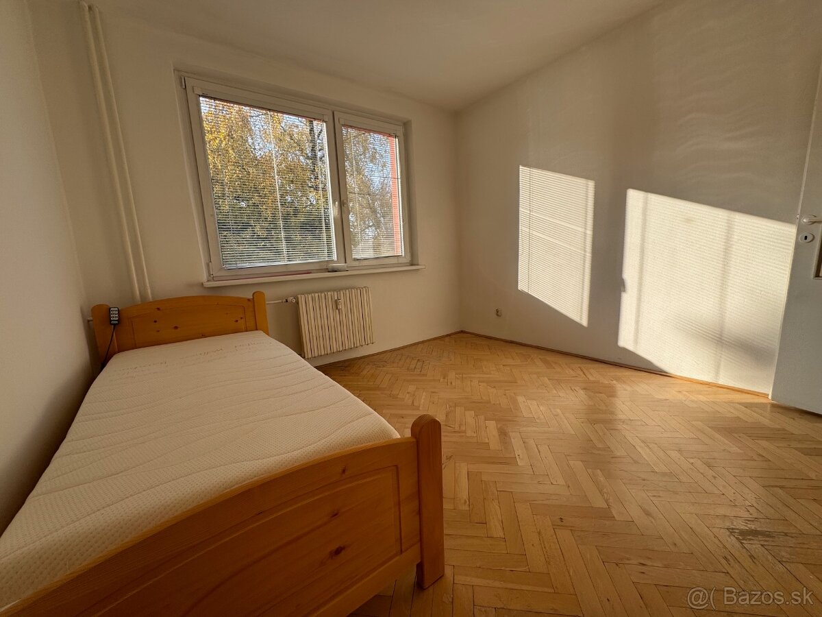 - ponúkame na predaj slnečný 2-izbový byt