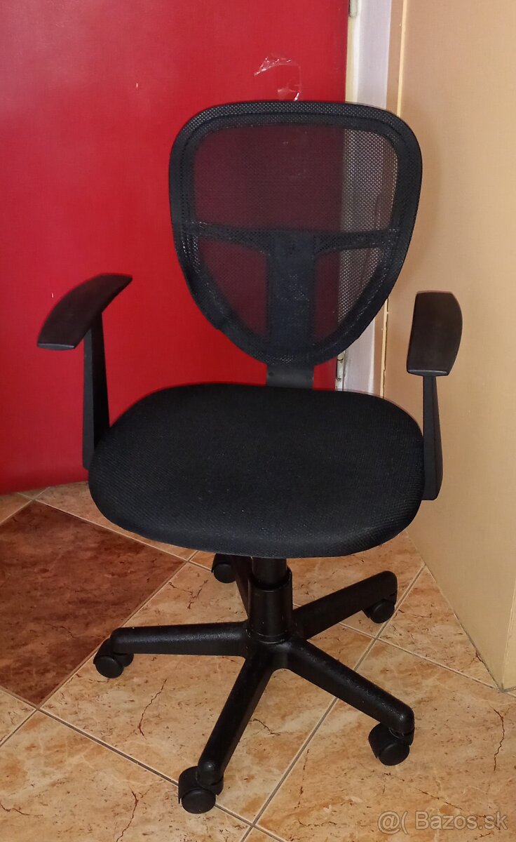 Ergonomická polohovateľná stolička a stol
