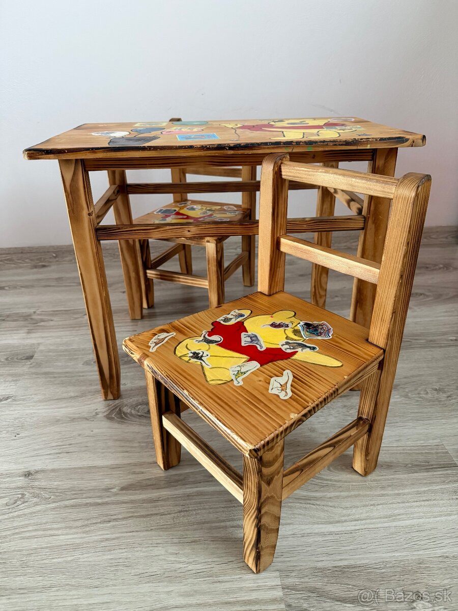 Detský drevený stolík s 2 stoličkami