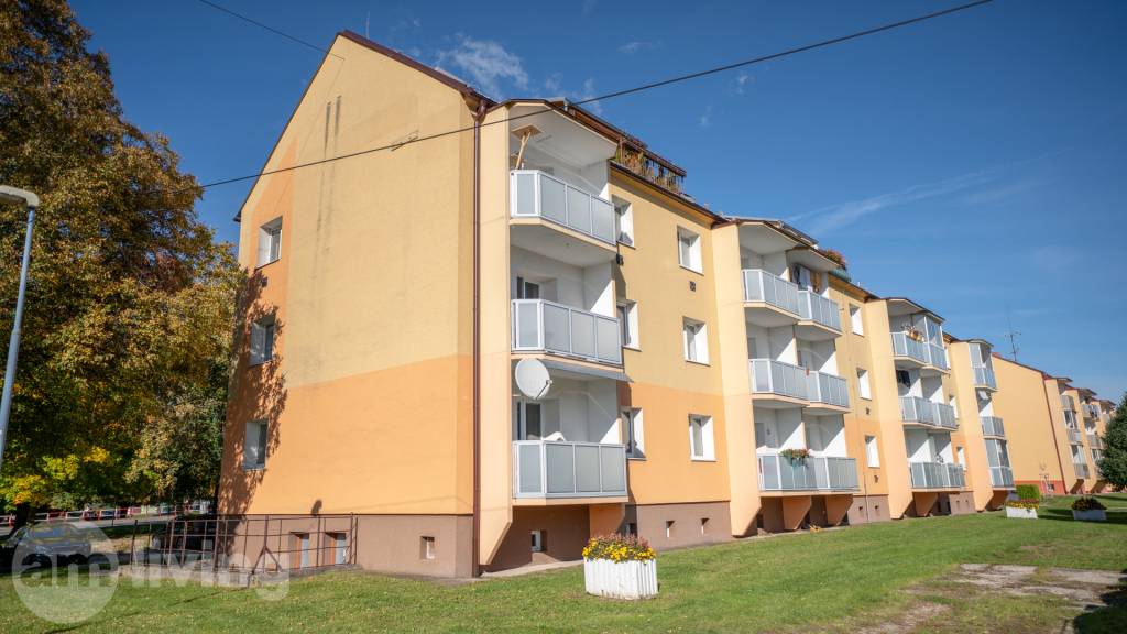 KOMPLETNÁ REKONŠTRUKCIA- 3i 66 m² + veľký balkón - Dubnica n